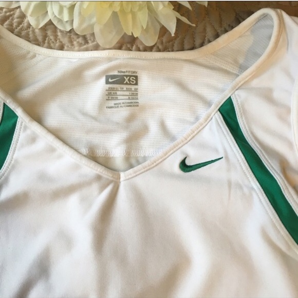 Nike | FIT DRY Training Tank Top Built in Bra - Picture 3 of 3